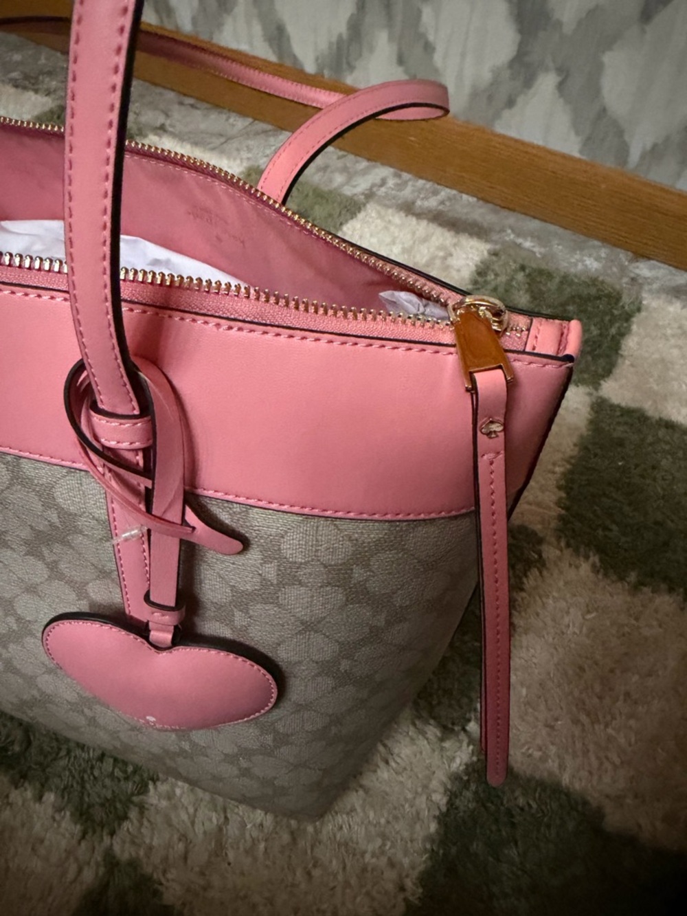 Kate Spade ♠️ Flower Tote with Leather Heart Charm - Picture 5 of 16